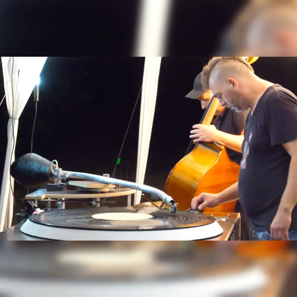 VHVR with Temir Alcy, Chuchchepati Orchestra and Delphine Dora & Anaïs Tuerlincx